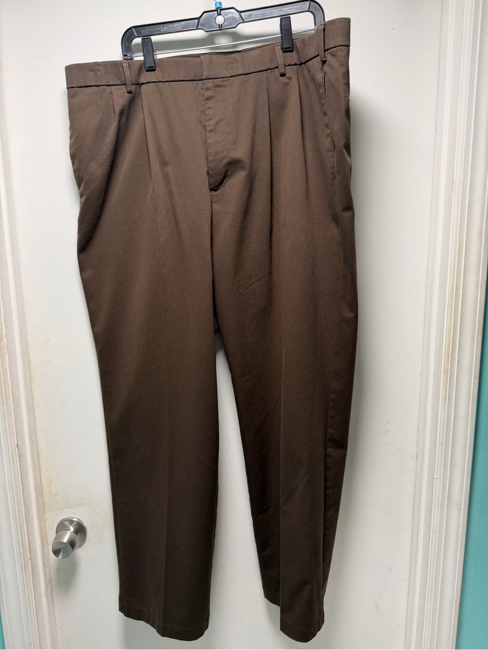 Dockers Men's Brown Flat-Front Dress Pants